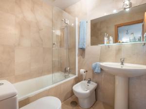 A bathroom at Apartment Carnaval by Interhome