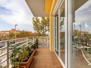 A balcony or terrace at Apartment Carnaval by Interhome Még 14 kép