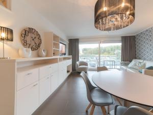Posezení v ubytování Apartment Sea Breeze by Interhome + 8 fotografií