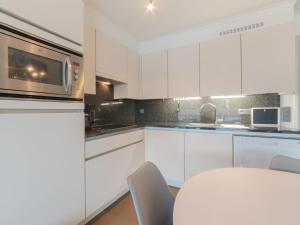Kuchyň nebo kuchyňský kout v ubytování Apartment Sea Breeze by Interhome