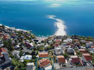 - Vistas aéreas a la ciudad y a la playa en Apartment Elena - SNJ115 by Interhome, en Senj