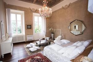 Postel nebo postele na pokoji v ubytování Villa Ghiringhelli