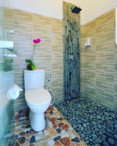 Ένα μπάνιο στο Valomia Guest House +8 φωτογραφίες