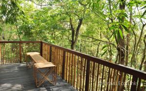 Balkón nebo terasa v ubytování Uravu Bamboo Grove Resort