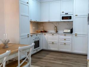 Kuchyň nebo kuchyňský kout v ubytování Suitur Milenium apartamento Marbella playa Venus