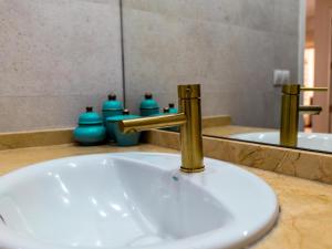 Koupelna v ubytování Suitur Milenium apartamento Marbella playa Venus