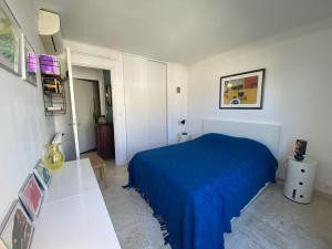 Postel nebo postele na pokoji v ubytování ROS5-Appartement avec une chambre et une belle terrasse