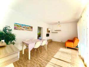 TV a/nebo společenská místnost v ubytování Apartamento para grupos de 7 en Carlos Büigas