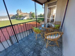 a balcony with a table and chairs and a view of a castle at Acea Nova 2 in Monforte de Lemos