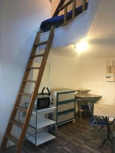 a room with a bunk bed and a desk at Studio Gambetta Republique in Lille