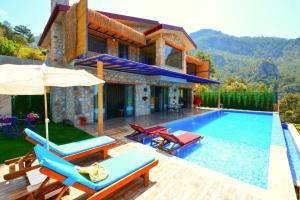 Bazén v ubytování Villa Monte Private Villa perfect peaceful family retreat nebo v jeho okolí