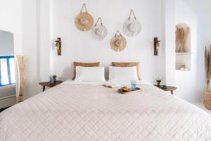 Кровать или кровати в номере Love suite mykonos town