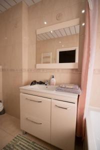 a bathroom with a sink and a mirror at Modern 1BD apartment with living room in the park zone in Chişinău