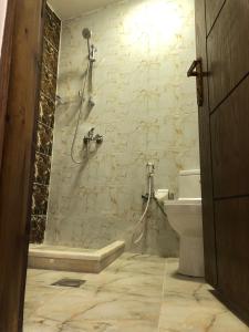 Ένα μπάνιο στο ZRIZIRA INN