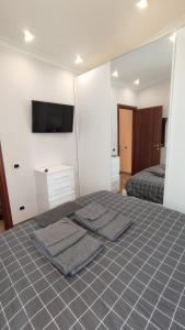 A television and/or entertainment centre at Casa Vacanza Giorgia 2.0