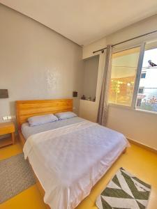 Un pat sau paturi într-o cameră la Amadel Surf & Beach3 +7 fotografii