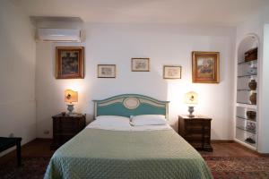 Postel nebo postele na pokoji v ubytování Appartamento Don Camillo + 26 fotografií