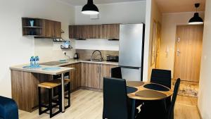 Kuchnia lub aneks kuchenny w obiekcie Apartament Morski Lazurowy Gdynia
