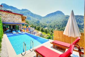 Kép Private Villa Oliver with View ideal spot for a honeymoon or romantic trip szállásáról Faralyában a galériában