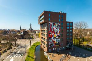 a building with a mural on the side of it at Hampshire Hotel - Delft Centre in Delft
