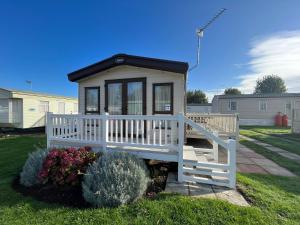 a small white house with a black roof at Lapwing 60, Scratby - California Cliffs, Parkdean, sleeps 6, bed linen and towels included, no pets in Great Yarmouth
