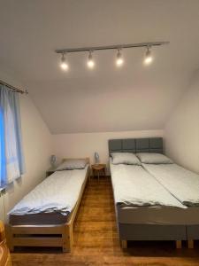 Postel nebo postele na pokoji v ubytování Leśnisko