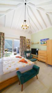 a bedroom with a large bed and a large window at La Gomera Deluxe LOFT (1-3 Pers.) mit toller Aussicht in Valle Gran Rey