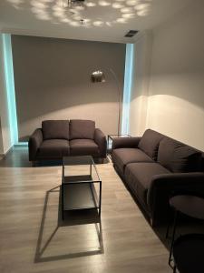 Area soggiorno di Times Square Suite Hotel