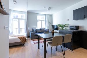 a living room with a table and a couch at Smartflats - Rogier Brussels in Brussels