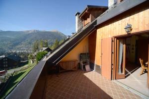 a balcony of a house with a view of a mountain at Trilocale Alpinsun - Accoglienza per 5 persone in Sozzine