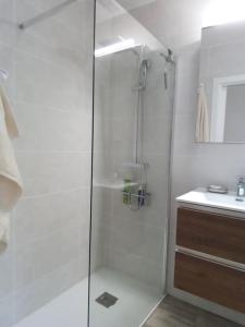 A bathroom at Kalle Blanca - Cabo Roig