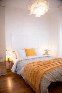 a bedroom with a bed and a chandelier at Nido MAD in Madrid