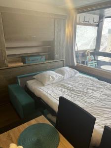 Łóżko lub łóżka w pokoju w obiekcie Appt 123 Home Club Tignes