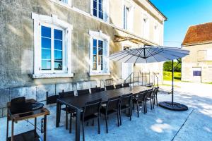 Patio nebo venkovní prostory v ubytování LA MARSEILLAISE 15 PERS PISCINE