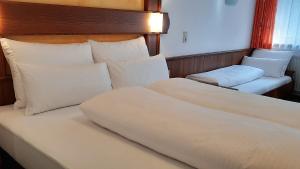 Postel nebo postele na pokoji v ubytování Hotel Garni Belvedere