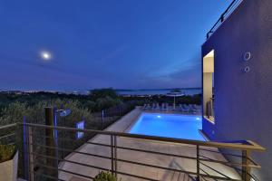 Bazén v ubytovaní Intimate secluded Luxury Villa Cambello, GORGEOUS SEA VIEW in Croatia alebo v jeho blízkosti