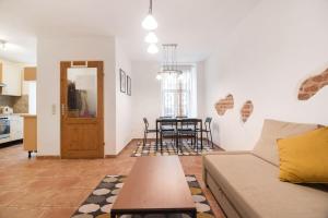 Kuchyňa alebo kuchynka v ubytovaní Spacious central apartment + 24 fotografií