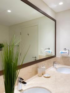Imagen de la galería de HiGuests - Elegant Apt With Terrace Minutes from Burj Khalifa, en Dubái