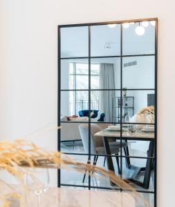 Imagen de la galería de HiGuests - Elegant Apt With Terrace Minutes from Burj Khalifa, en Dubái