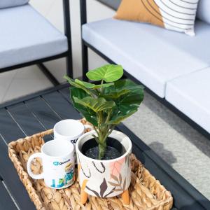 Utensilios para hacer té y café en HiGuests - Elegant Apt With Terrace Minutes from Burj Khalifa