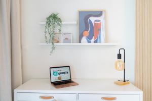 Imagen de la galería de HiGuests - Elegant Apt With Terrace Minutes from Burj Khalifa, en Dubái