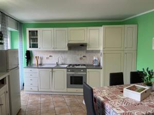 A kitchen or kitchenette at Casa Cristina - Vista Lago