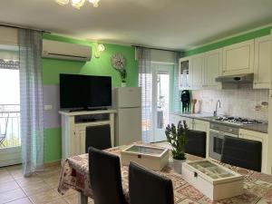 A kitchen or kitchenette at Casa Cristina - Vista Lago