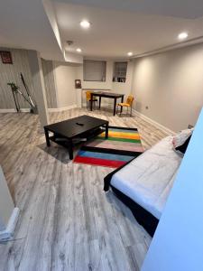 Postel nebo postele na pokoji v ubytování Simplified Living Space + 4 fotografie