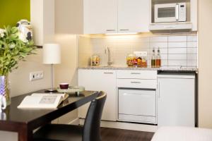 Citadines Sainte-Catherine Brussels的厨房或小厨房