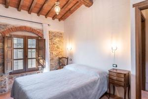 A bed or beds in a room at Villa Pera by Nicola Real Estate