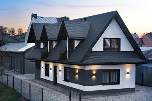a house with a black roof at Apartament w Górach in Nowy Targ