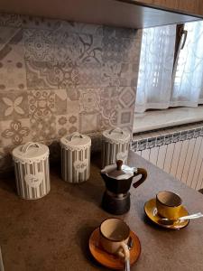 Zestaw do parzenia kawy i herbaty w obiekcie Da Nonna Maria