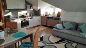 Kuchyňa alebo kuchynka v ubytovaní Kamilla Apartman Villapark