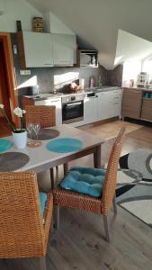 Kuchyňa alebo kuchynka v ubytovaní Kamilla Apartman Villapark